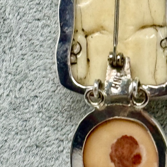 Amy Kahn Russell gorgeous carved rabbit and pink easter agate pendant pin HUGE - Picture 11 of 16